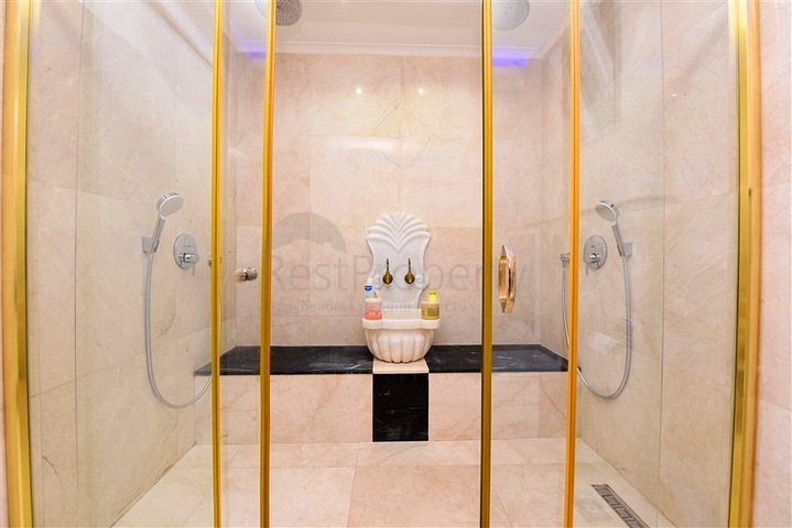 Furnished villa with panoramic views in the very center of Alanya