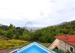 Furnished villa with panoramic views in the very center of Alanya