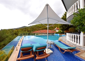 Furnished villa with panoramic views in the very center of Alanya