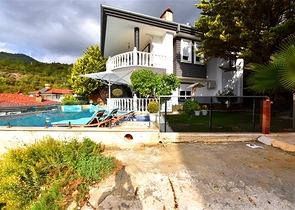 Furnished villa with panoramic views in the very center of Alanya