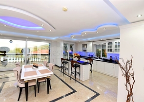 Furnished villa with panoramic views in the very center of Alanya