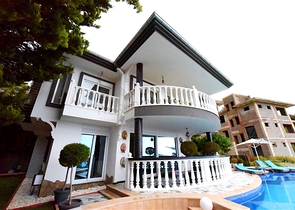 Furnished villa with panoramic views in the very center of Alanya