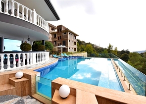 Furnished villa with panoramic views in the very center of Alanya