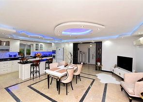 Furnished villa with panoramic views in the very center of Alanya