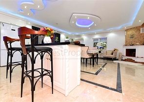 Furnished villa with panoramic views in the very center of Alanya