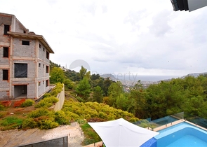Furnished villa with panoramic views in the very center of Alanya