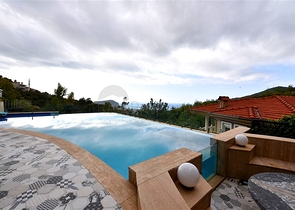 Furnished villa with panoramic views in the very center of Alanya