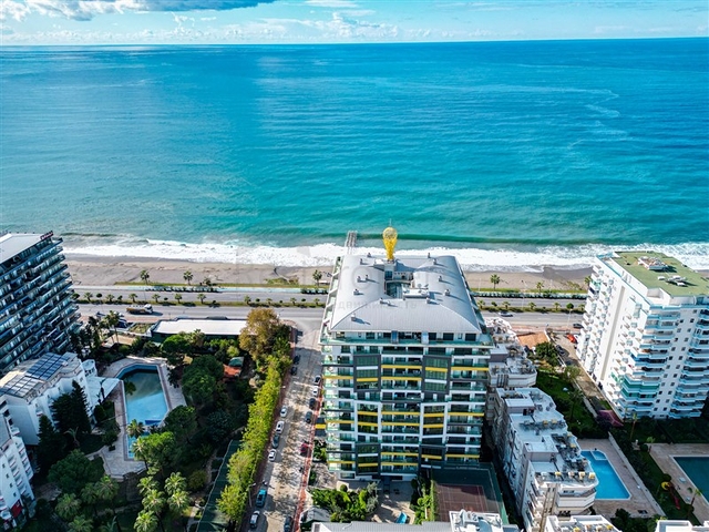 1+1 apartment on the first line in Mahmutlar district 