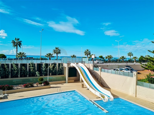 1+1 apartment on the first line in Mahmutlar district 