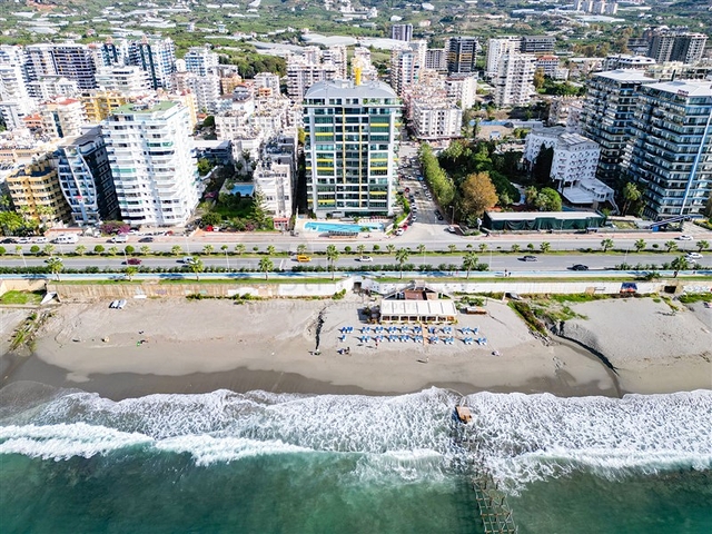 1+1 apartment on the first line in Mahmutlar district 