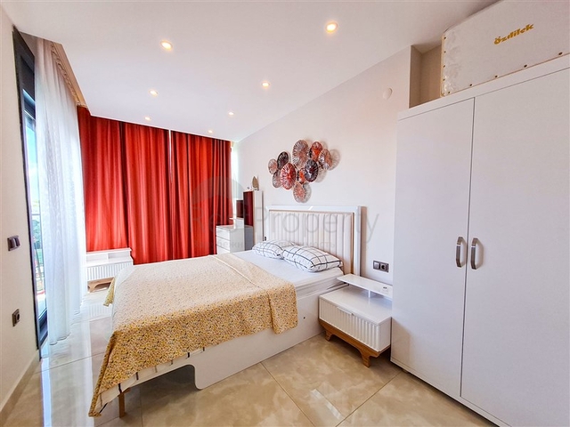 1+1 apartment on the first line in Mahmutlar district 