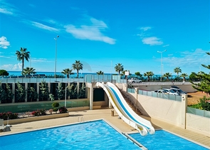 1+1 apartment on the first line in Mahmutlar district 