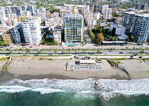 1+1 apartment on the first line in Mahmutlar district 