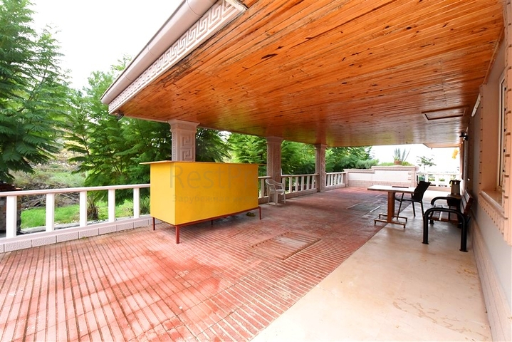 Luxury house with private pool and garden in Demirtas district