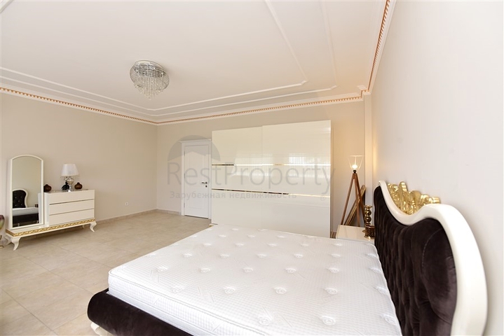 Luxury house with private pool and garden in Demirtas district