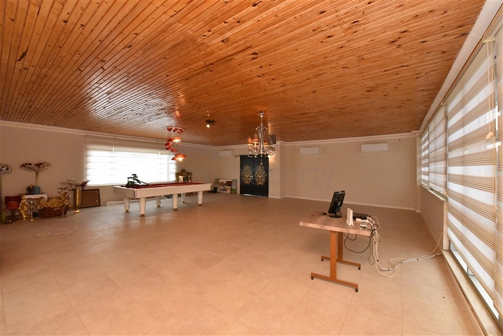 Luxury house with private pool and garden in Demirtas district