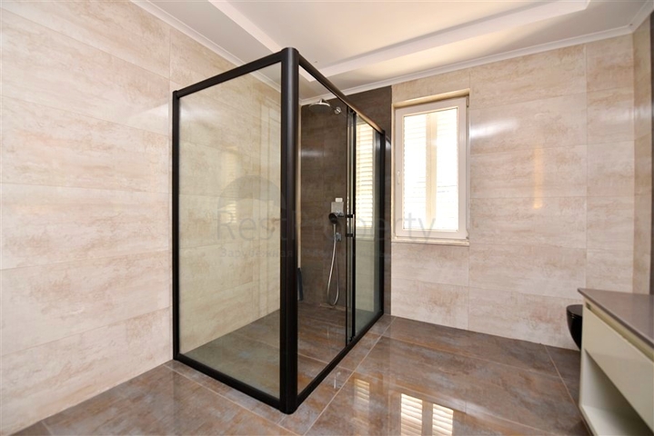 Luxury house with private pool and garden in Demirtas district