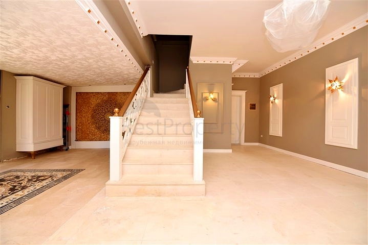 Luxury house with private pool and garden in Demirtas district