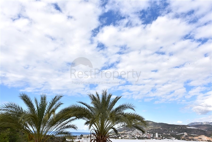 Luxury house with private pool and garden in Demirtas district