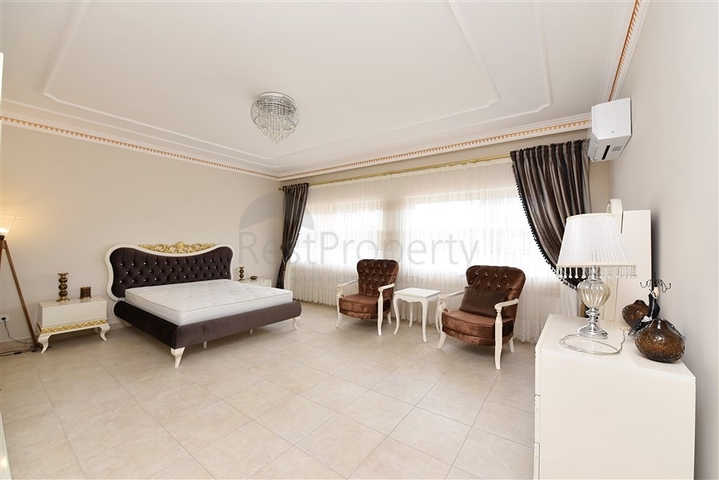 Luxury house with private pool and garden in Demirtas district