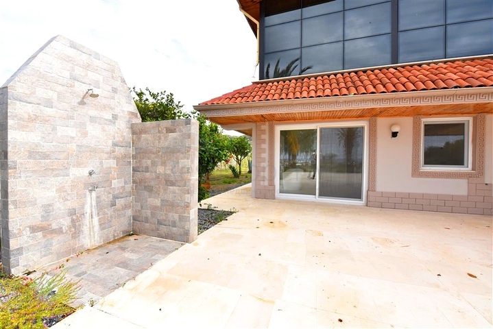Luxury house with private pool and garden in Demirtas district