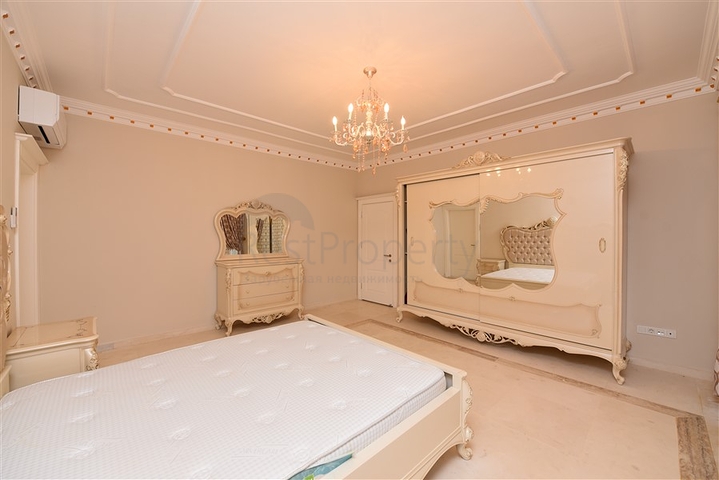 Luxury house with private pool and garden in Demirtas district