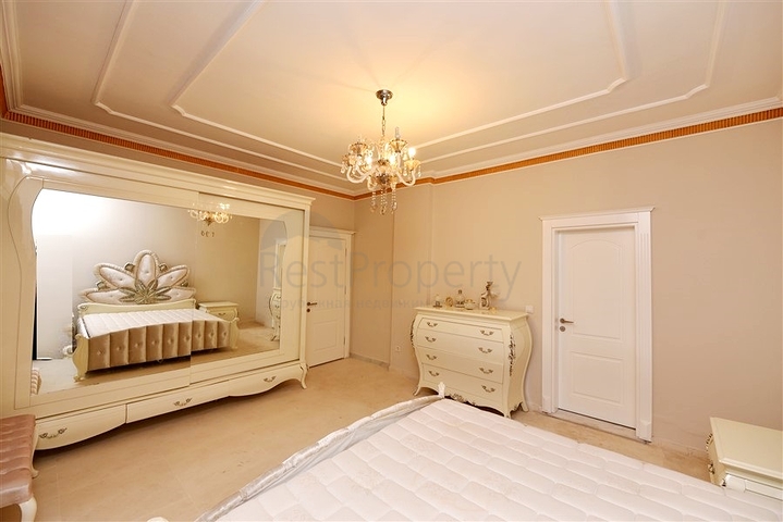 Luxury house with private pool and garden in Demirtas district