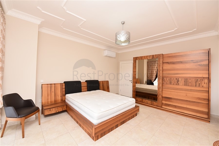 Luxury house with private pool and garden in Demirtas district