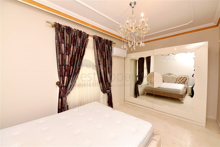 Luxury house with private pool and garden in Demirtas district