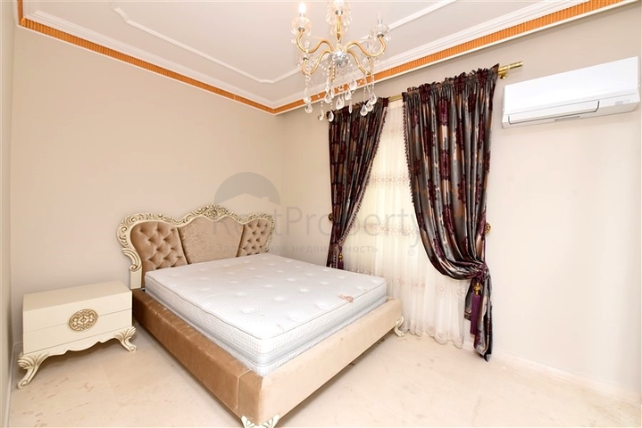 Luxury house with private pool and garden in Demirtas district