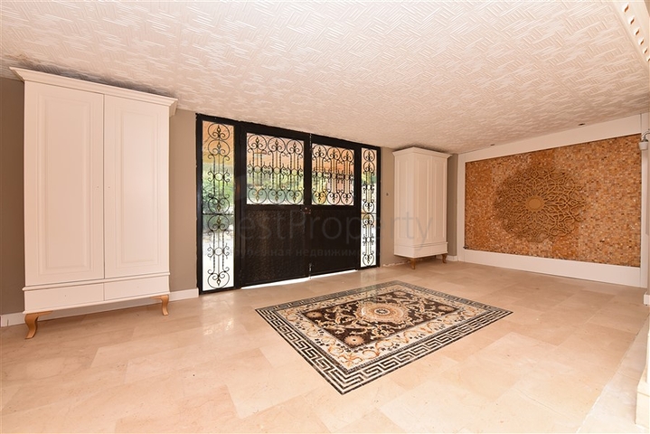 Luxury house with private pool and garden in Demirtas district