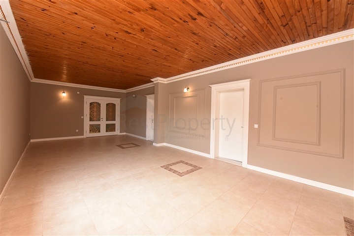 Luxury house with private pool and garden in Demirtas district