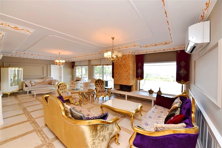 Luxury house with private pool and garden in Demirtas district