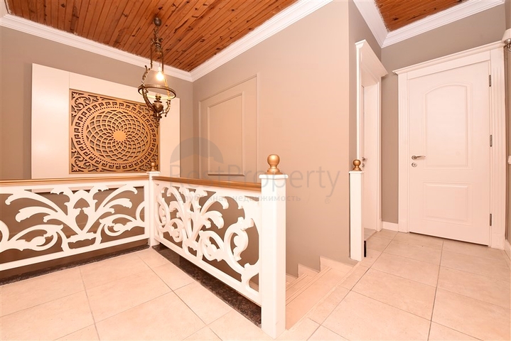 Luxury house with private pool and garden in Demirtas district