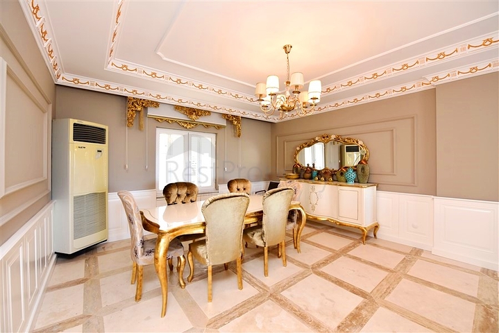 Luxury house with private pool and garden in Demirtas district