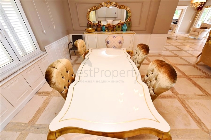 Luxury house with private pool and garden in Demirtas district