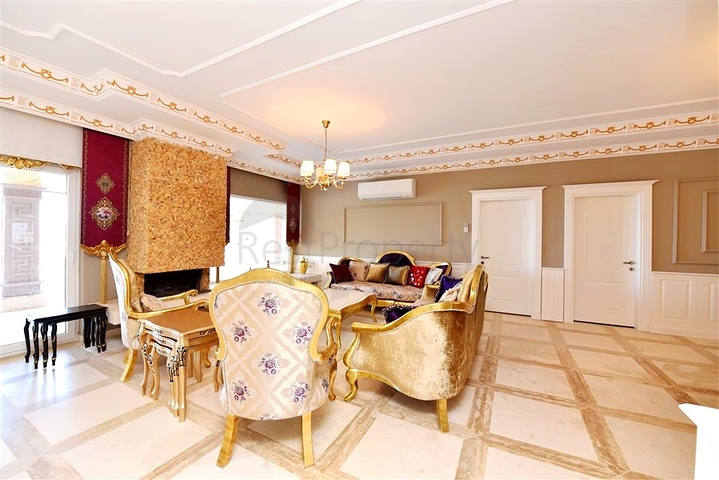 Luxury house with private pool and garden in Demirtas district