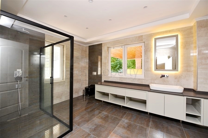 Luxury house with private pool and garden in Demirtas district