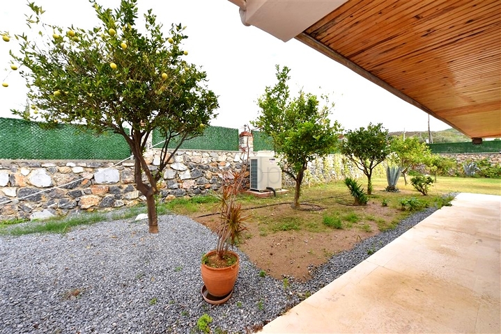 Luxury house with private pool and garden in Demirtas district