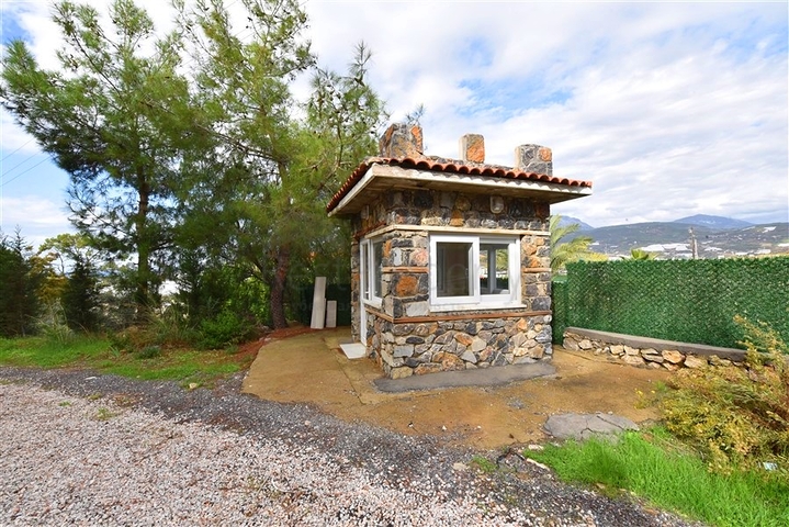 Luxury house with private pool and garden in Demirtas district