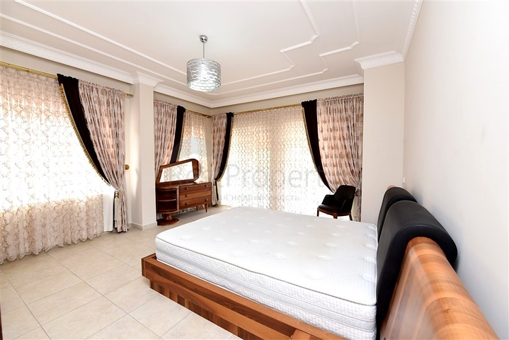 Luxury house with private pool and garden in Demirtas district