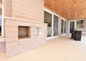 Luxury house with private pool and garden in Demirtas district