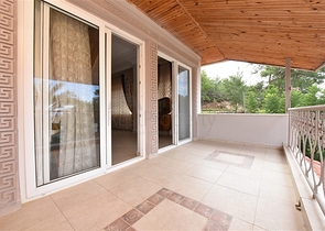 Luxury house with private pool and garden in Demirtas district