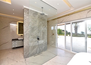 Luxury house with private pool and garden in Demirtas district