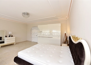 Luxury house with private pool and garden in Demirtas district