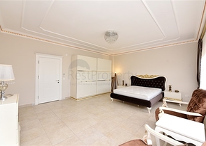 Luxury house with private pool and garden in Demirtas district