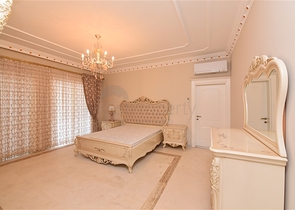 Luxury house with private pool and garden in Demirtas district