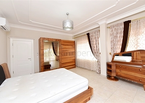 Luxury house with private pool and garden in Demirtas district