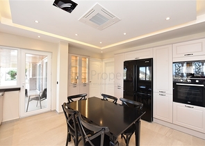 Luxury house with private pool and garden in Demirtas district