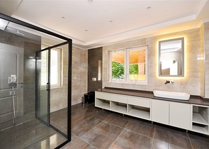 Luxury house with private pool and garden in Demirtas district